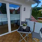 Apartment Tischi